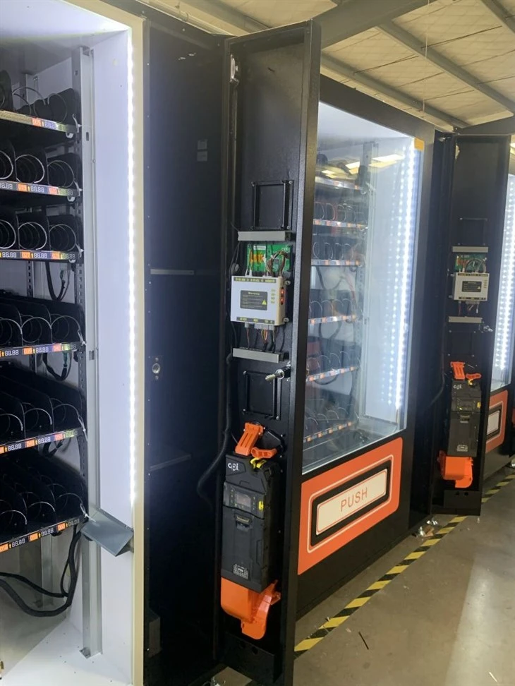 Food And Snack Vending Machine
